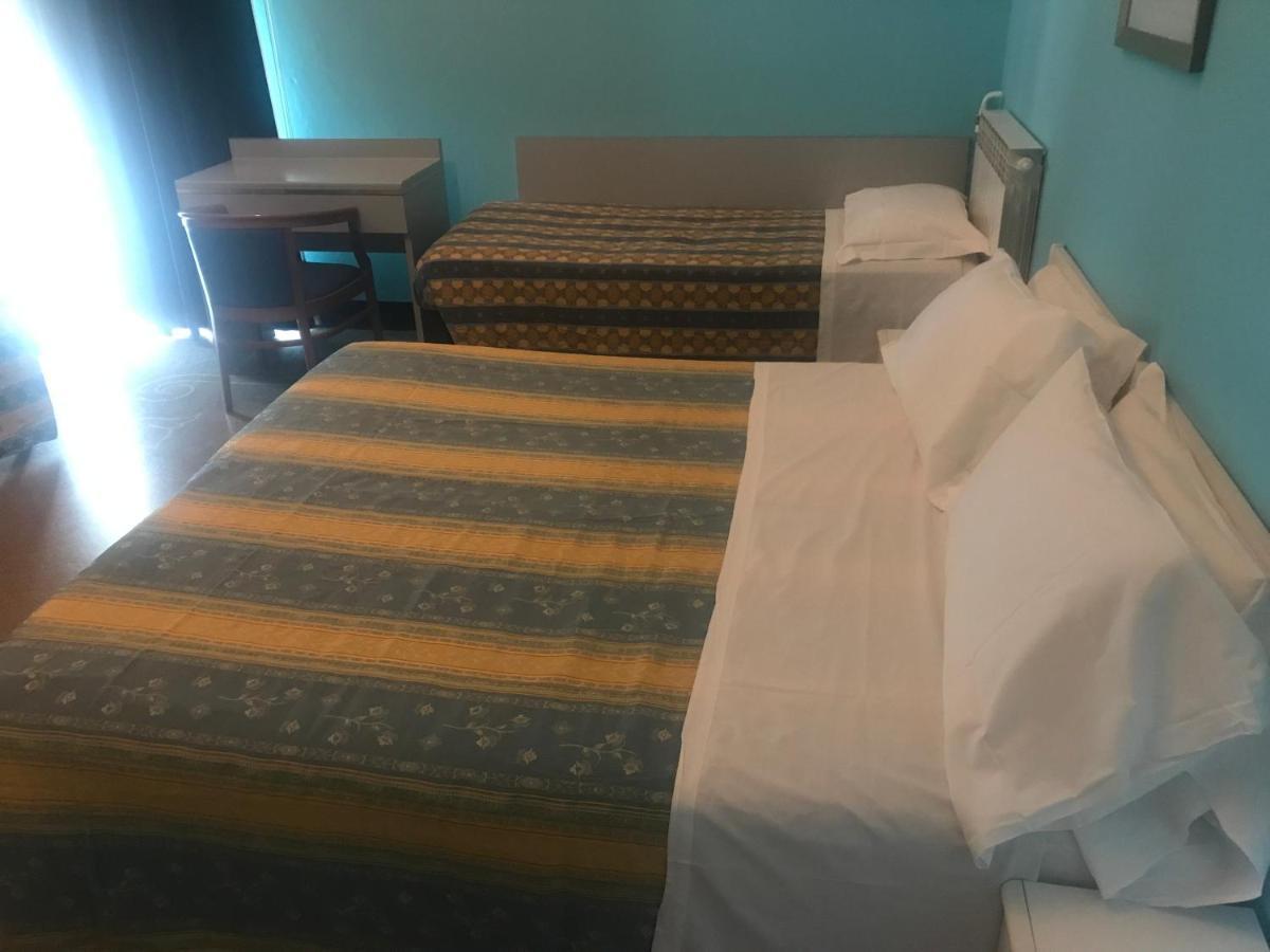 Hotel Doria Киавари Екстериор снимка