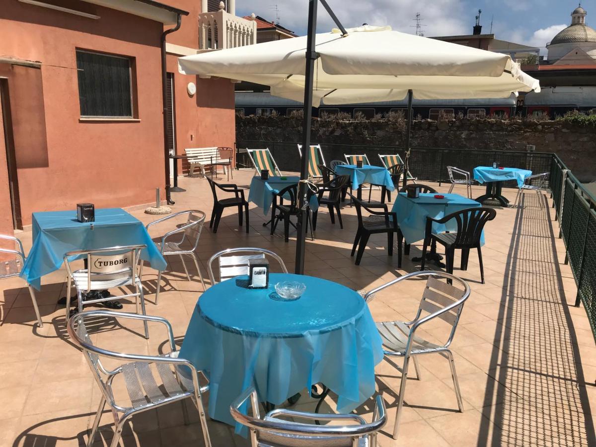 Hotel Doria Киавари Екстериор снимка