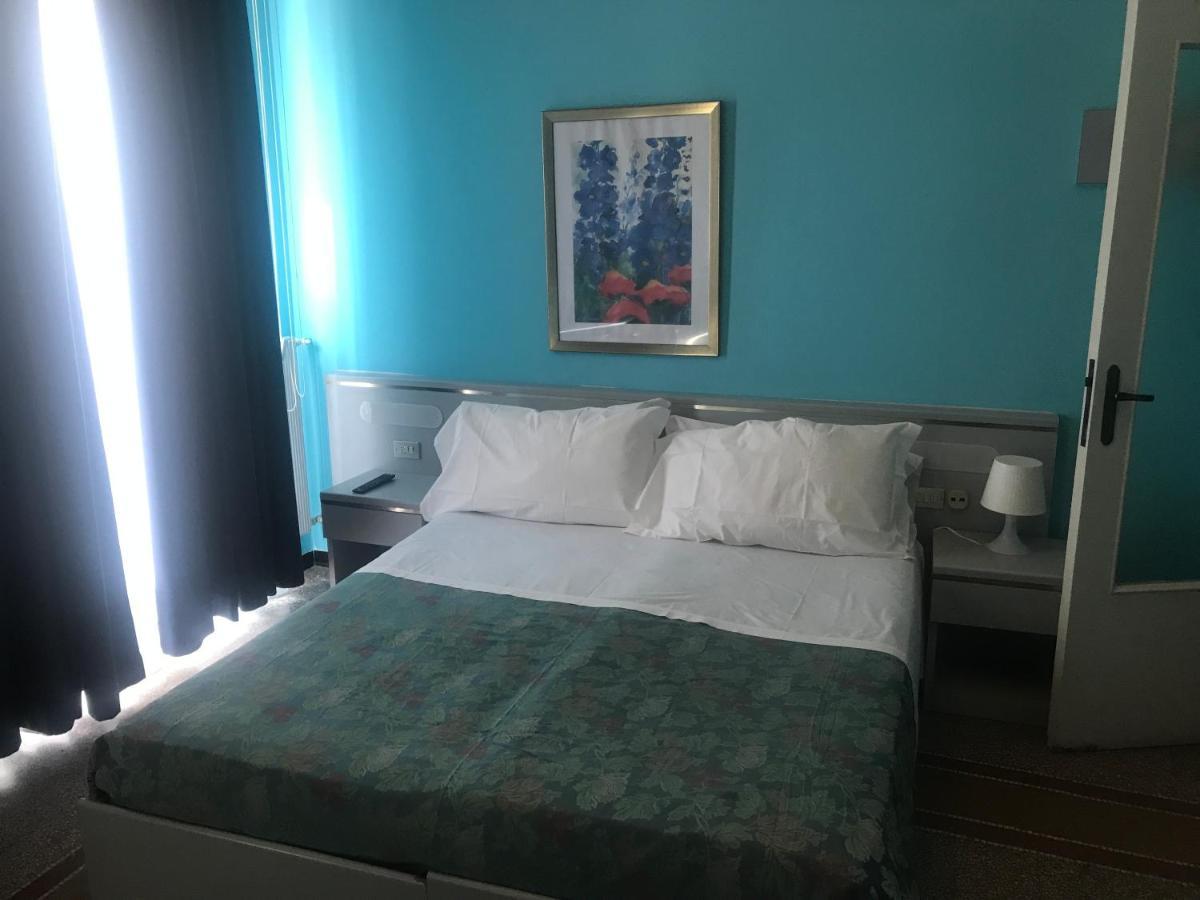 Hotel Doria Киавари Екстериор снимка