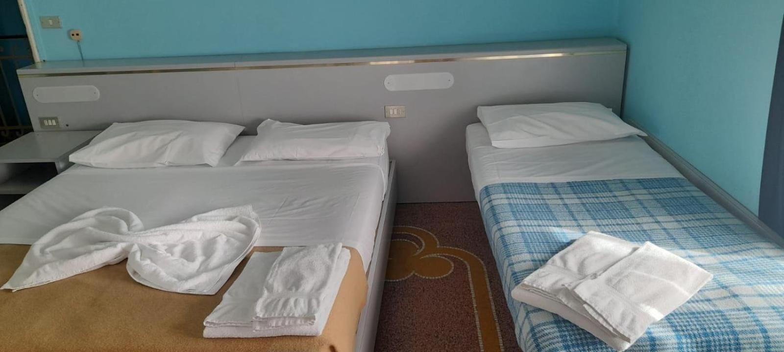 Hotel Doria Киавари Екстериор снимка