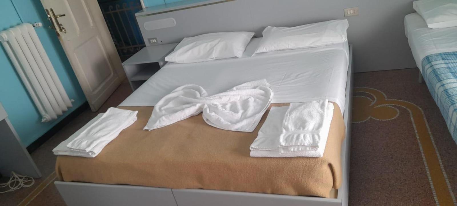 Hotel Doria Киавари Екстериор снимка