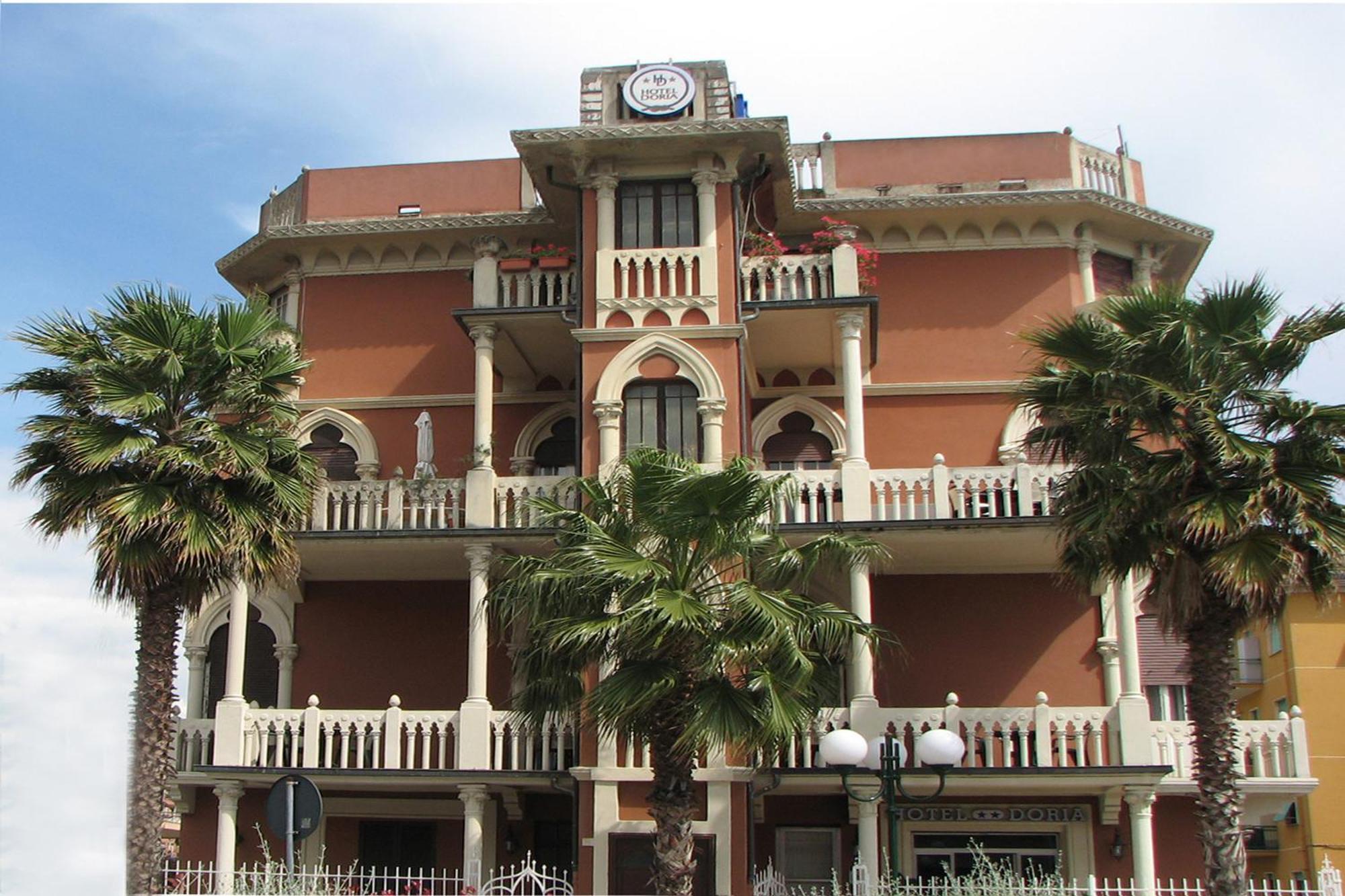 Hotel Doria Киавари Екстериор снимка
