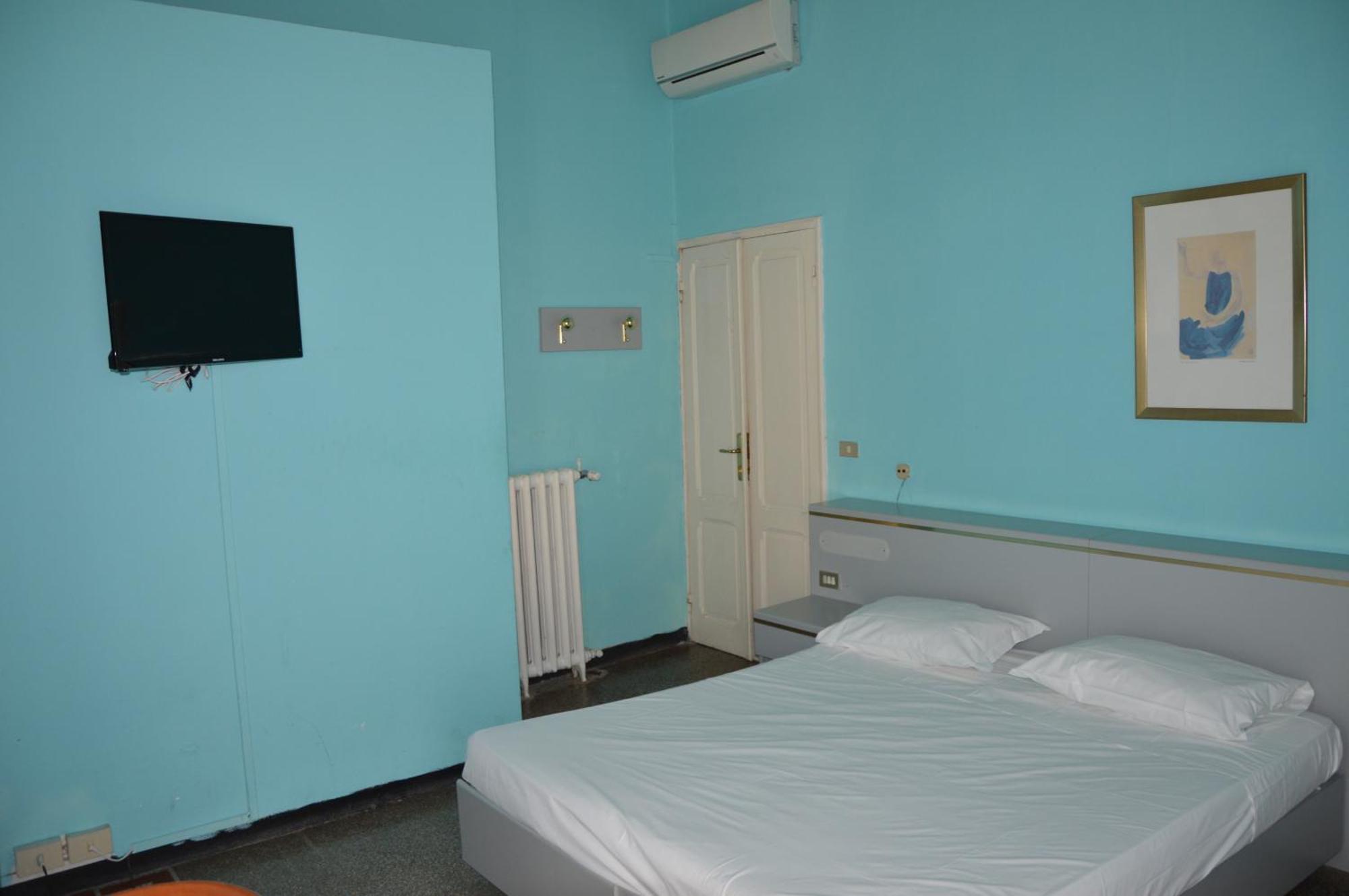 Hotel Doria Киавари Екстериор снимка