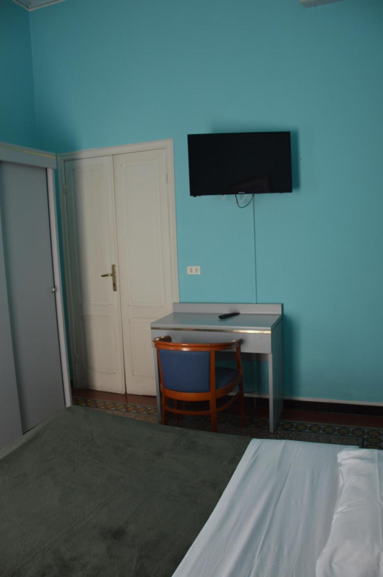 Hotel Doria Киавари Екстериор снимка