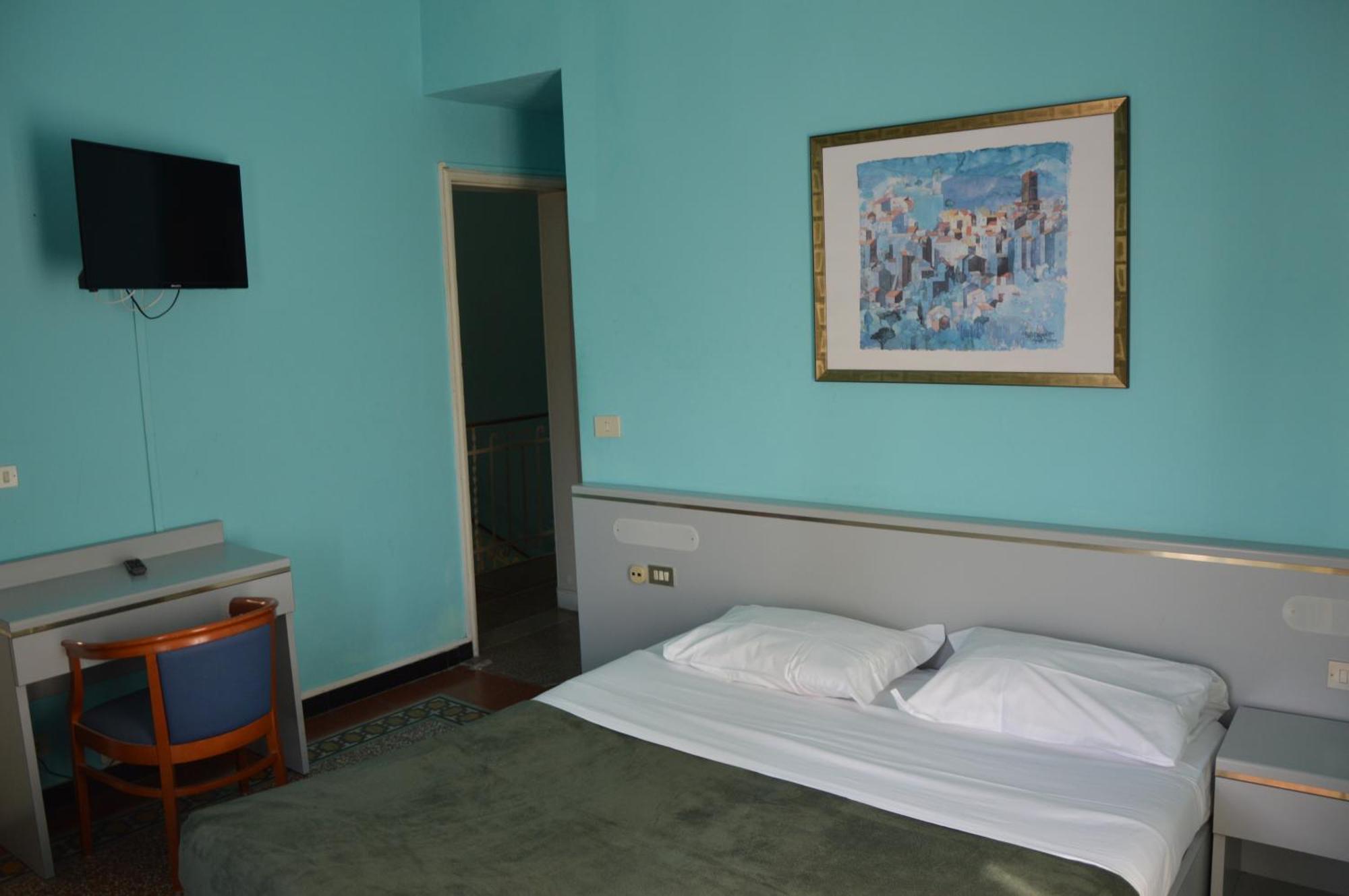 Hotel Doria Киавари Екстериор снимка