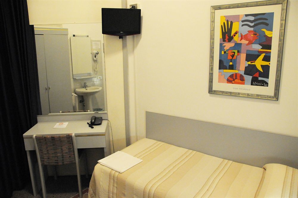 Hotel Doria Киавари Екстериор снимка