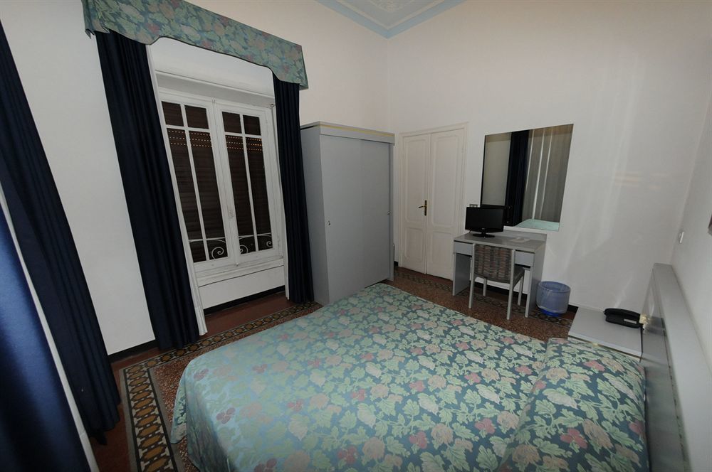 Hotel Doria Киавари Екстериор снимка