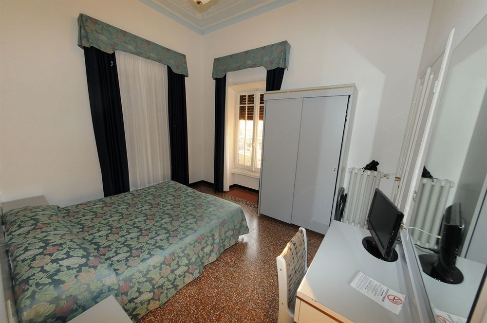 Hotel Doria Киавари Екстериор снимка