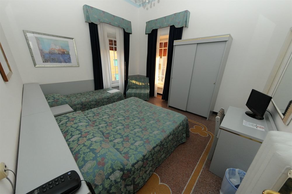 Hotel Doria Киавари Екстериор снимка