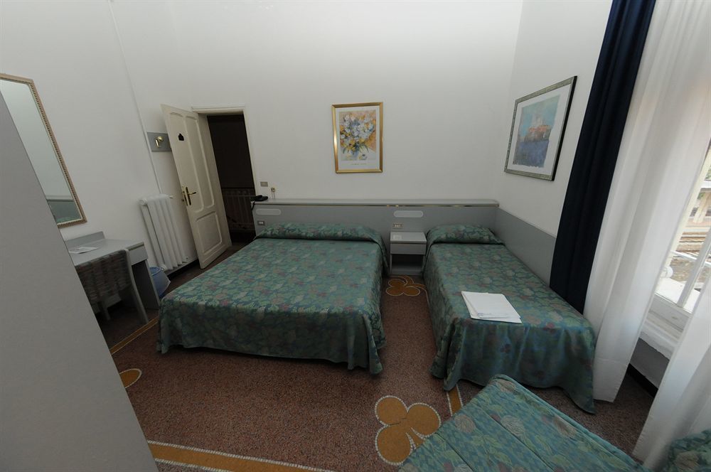 Hotel Doria Киавари Екстериор снимка