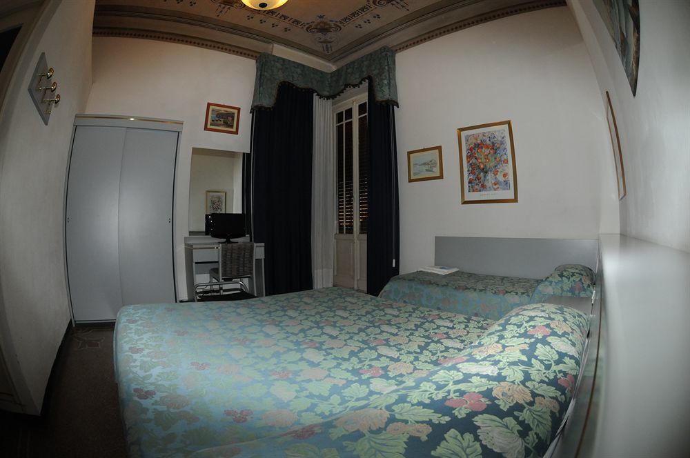 Hotel Doria Киавари Екстериор снимка