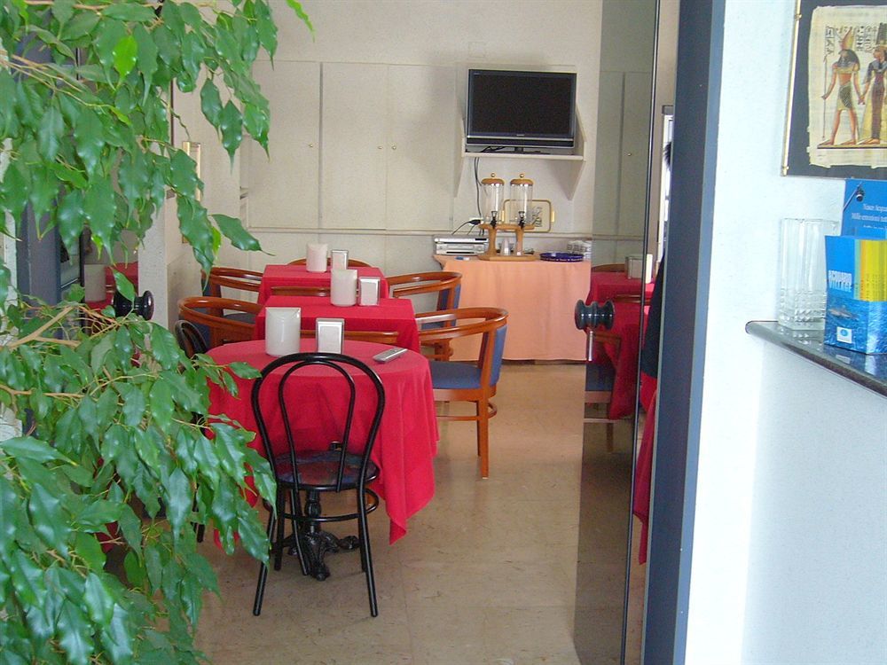Hotel Doria Киавари Екстериор снимка